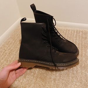 black Dr Martens dupe
